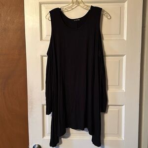 LA Class cold shoulder black long sleeve top, Size Large very soft and comfy